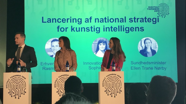 Erhvervsminister Rasmus Jarlov (V), minister for offentlig innovation Sofie Løhde (V) og Sundhedsminister Ellen Trane Nørby (V) til præsentation af national strategi for AI ved Digitalt Topmøde..